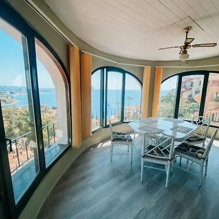 Villa Fantastica Con Vistas A La Bahia Y Con Pisciana